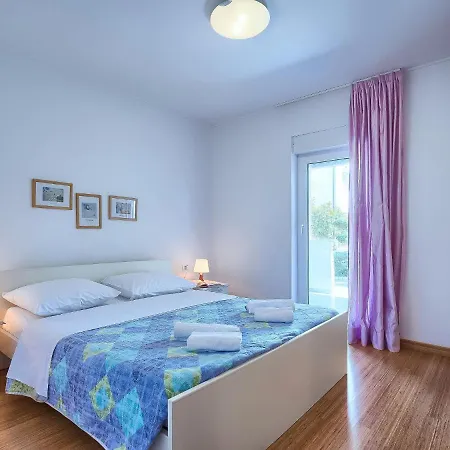 Apartment Nika-2 By Interhome